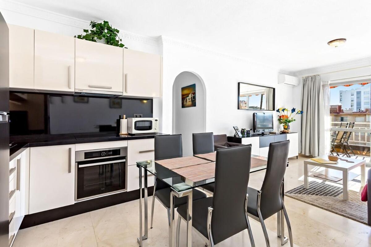 Palm Apartment, 1 Bedroom, Pool, Beautiful Garden, Parking Appartement Fuengirola